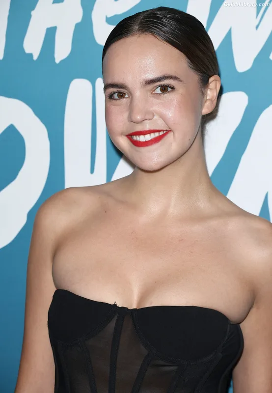 Bailee Madison photo 11 of 422