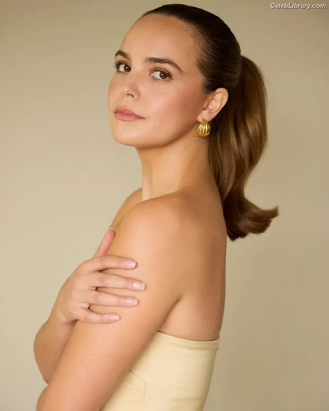 Bailee Madison photo 7 of 422