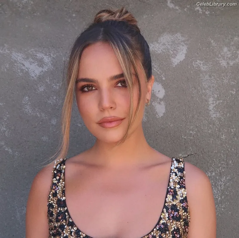 Bailee Madison photo 5 of 422
