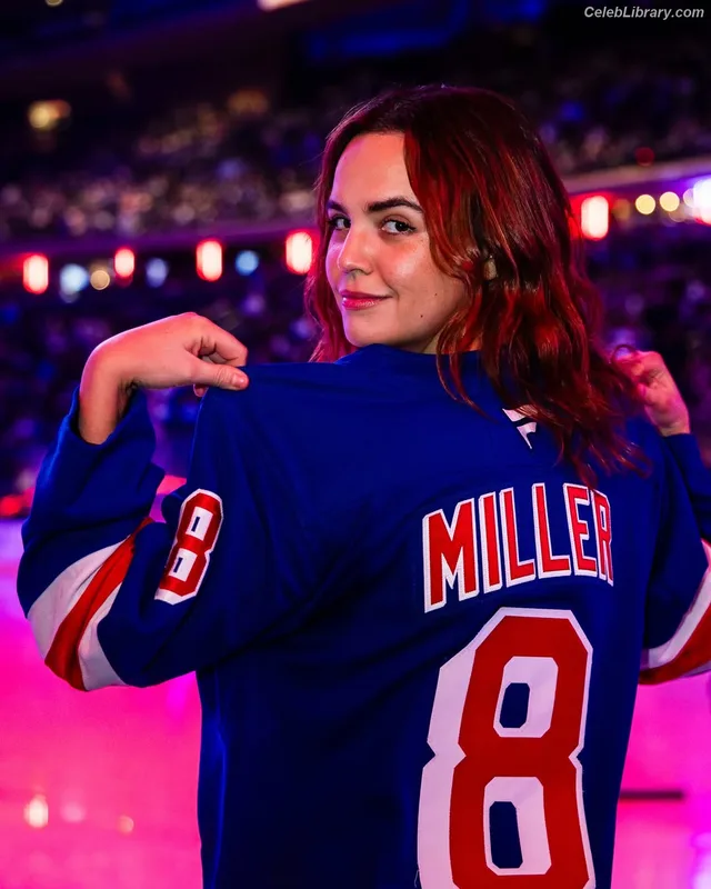 Bailee Madison photo 3 of 422