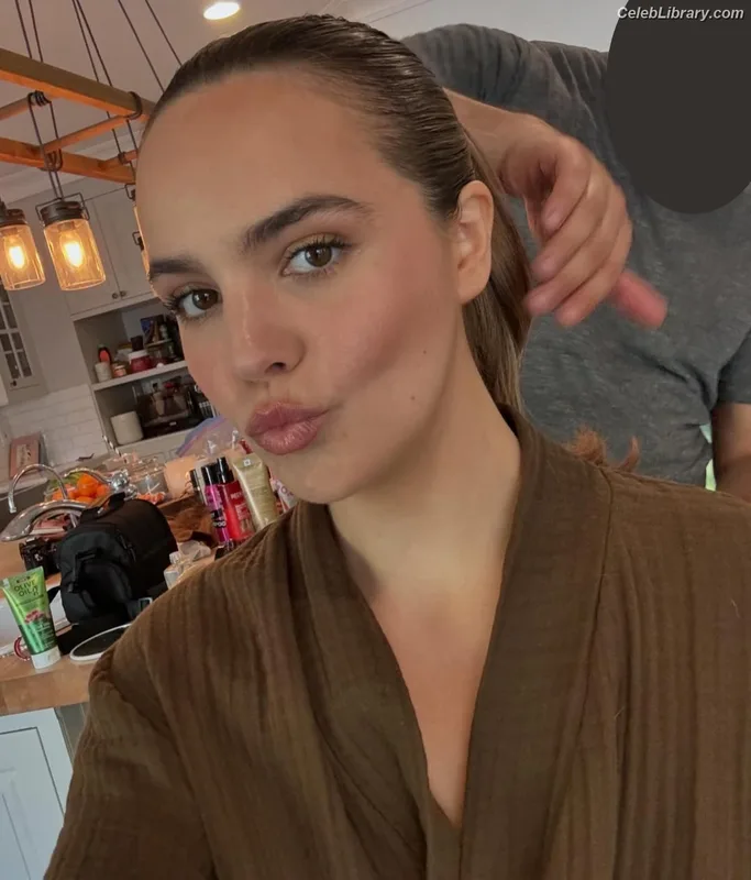Bailee Madison photo 9 of 422