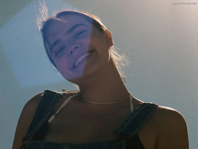 Bailee Madison photo 12 of 422