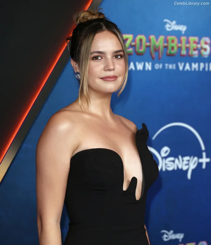 Bailee Madison photo 14 of 422