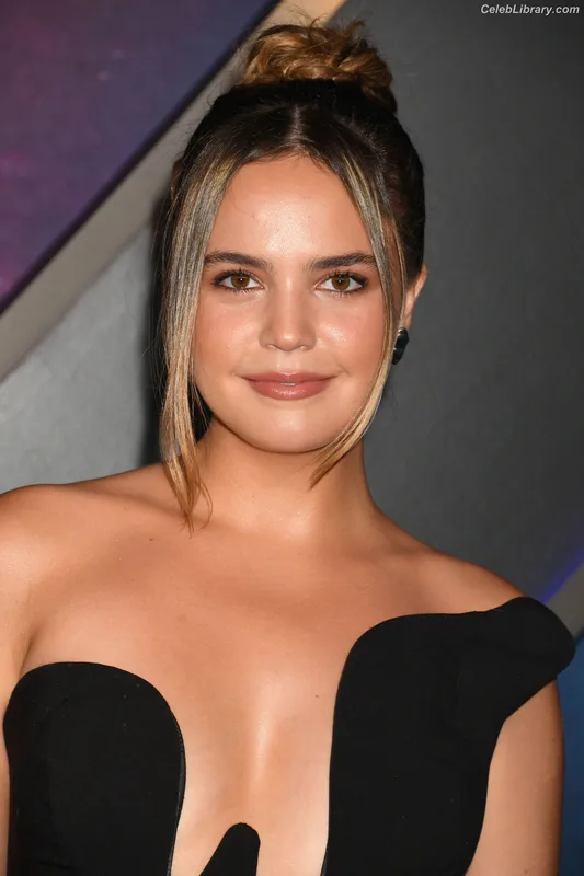 Bailee Madison photo 19 of 422