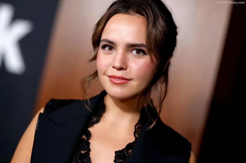 Bailee Madison photo 21 of 422