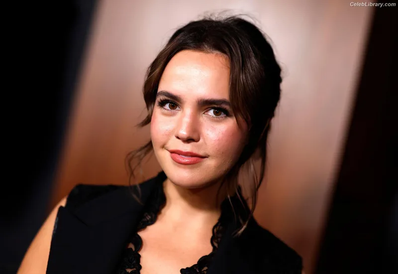 Bailee Madison photo 2 of 422