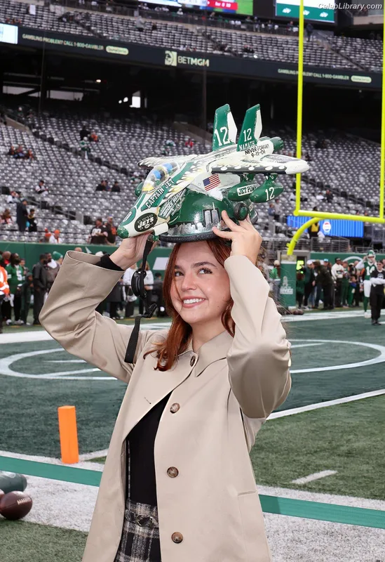 Bailee Madison photo 12 of 422