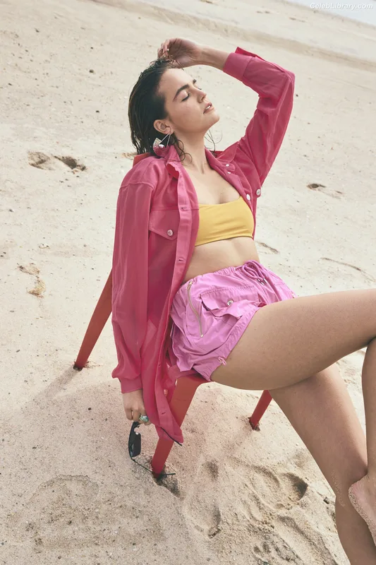 Bailee Madison photo 24 of 422