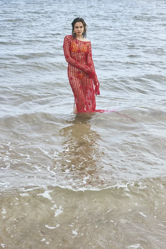 Bailee Madison photo 3 of 422