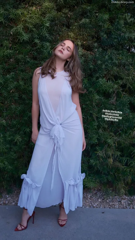 Bailee Madison photo 16 of 422