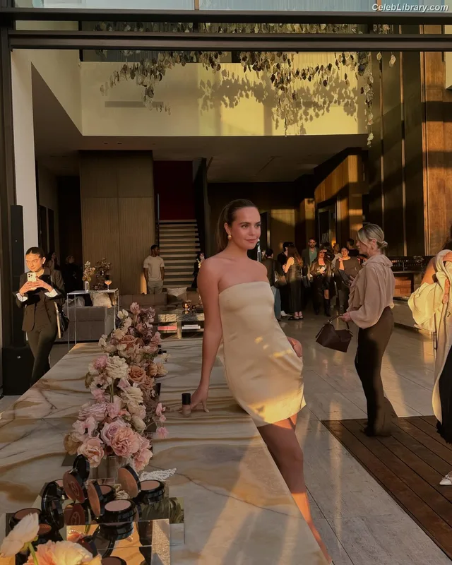 Bailee Madison photo 20 of 422