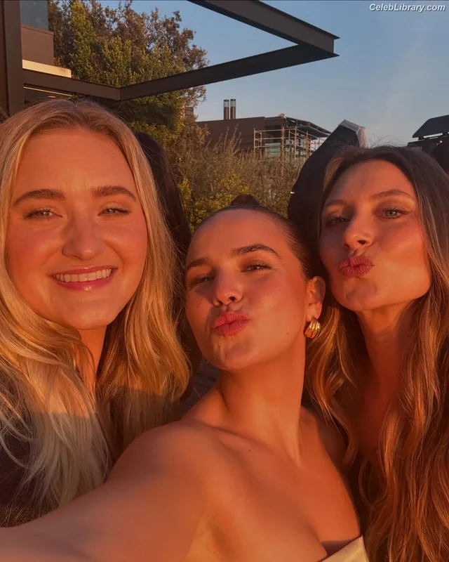 Bailee Madison photo 24 of 422
