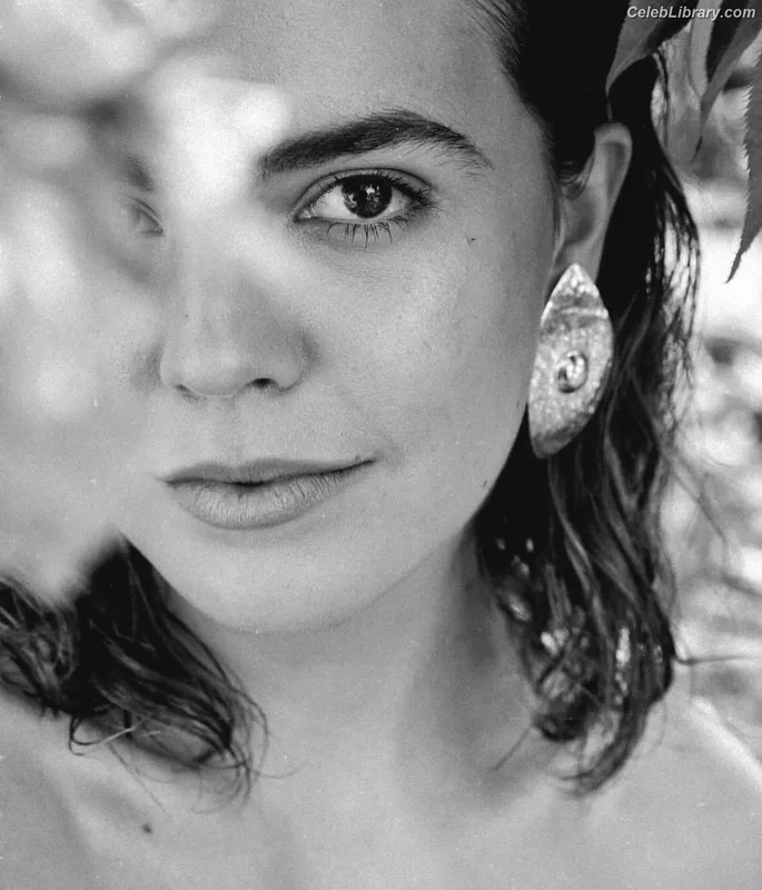 Bailee Madison photo 4 of 422
