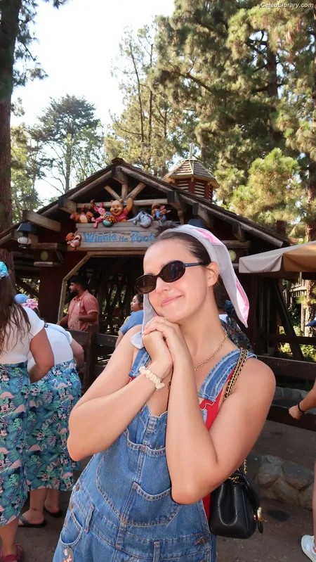 Bailee Madison photo 8 of 422