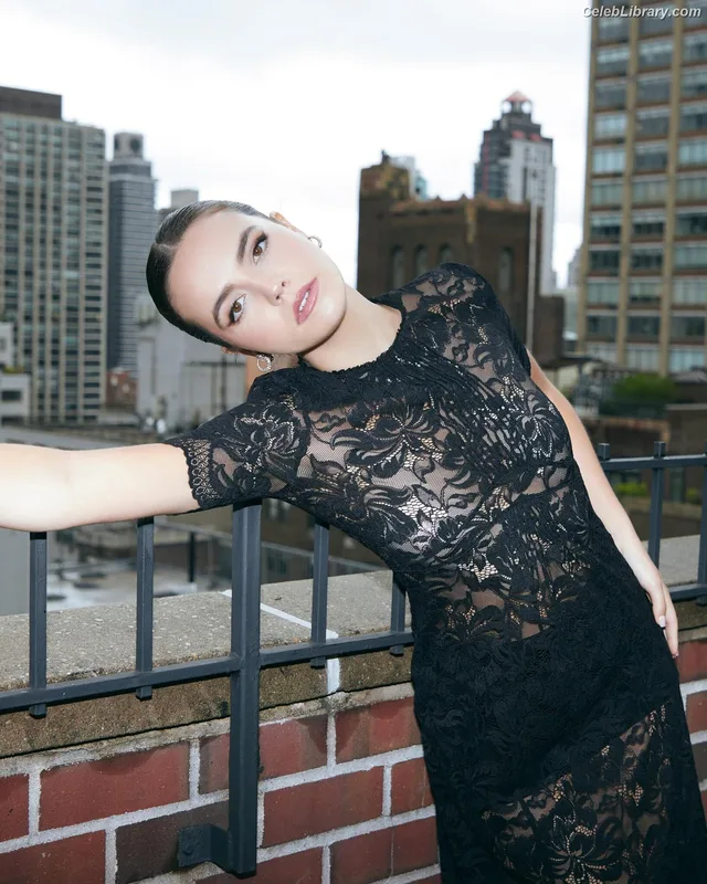Bailee Madison photo 13 of 422