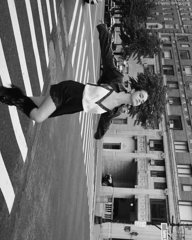 Bailee Madison photo 14 of 422