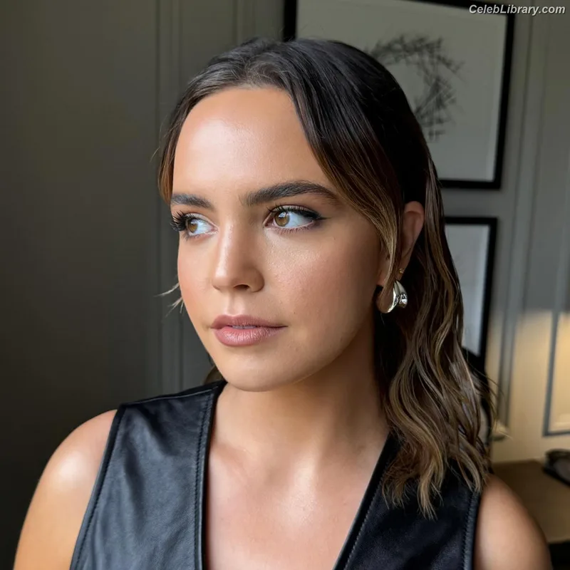 Bailee Madison photo 2 of 422