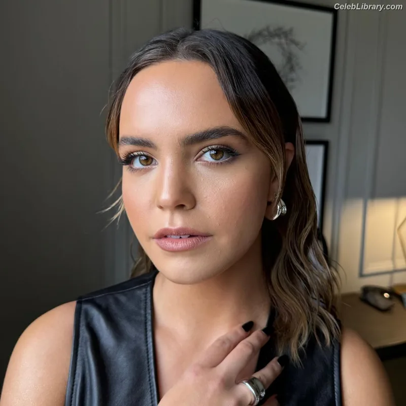 Bailee Madison photo 3 of 422