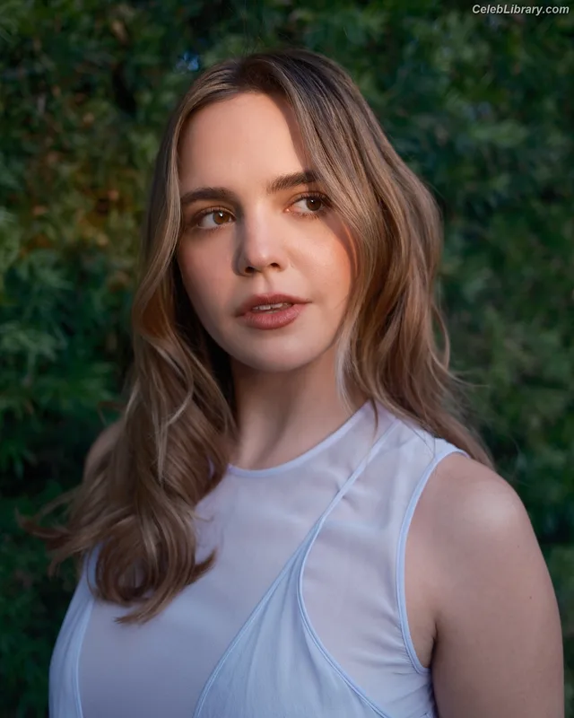 Bailee Madison photo 4 of 422