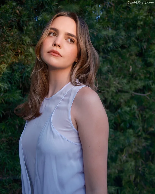 Bailee Madison photo 5 of 422
