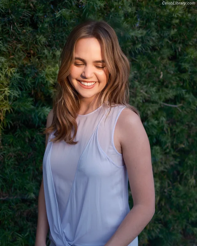 Bailee Madison photo 6 of 422