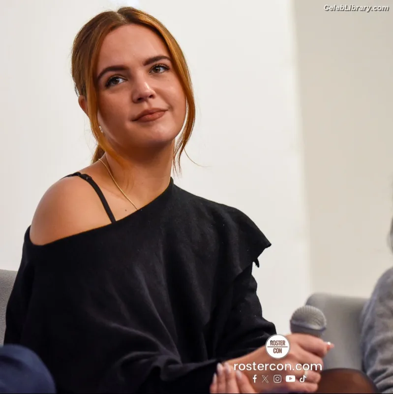 Bailee Madison photo 1 of 422