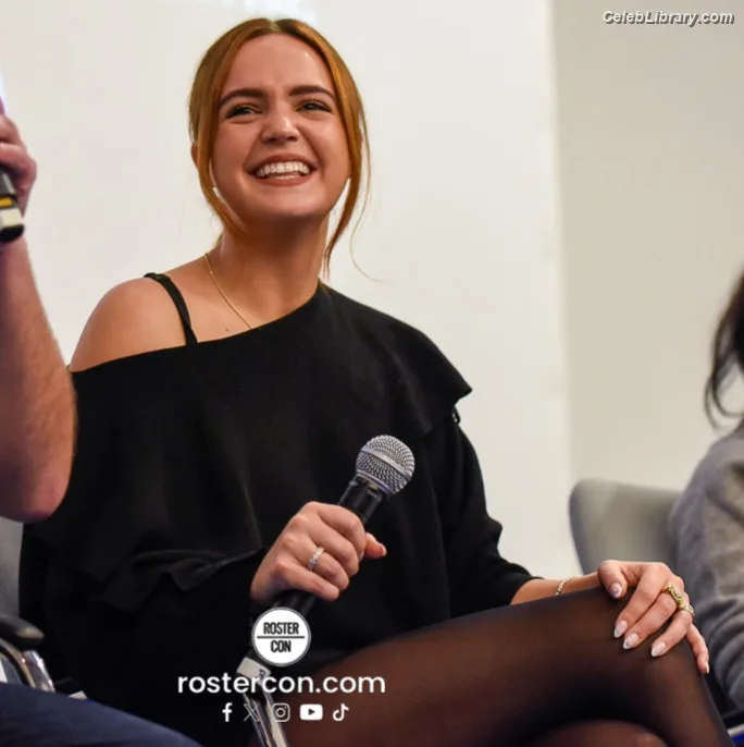Bailee Madison photo 2 of 422