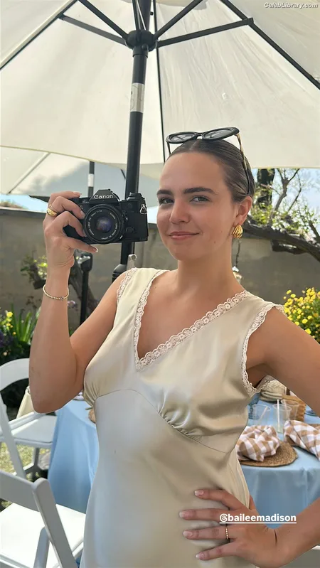 Bailee Madison photo 6 of 422