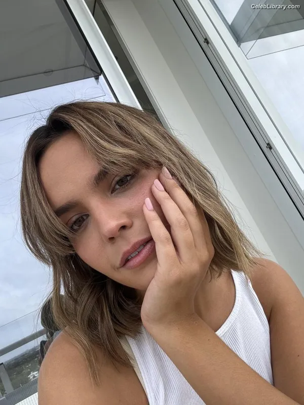 Bailee Madison photo 14 of 422
