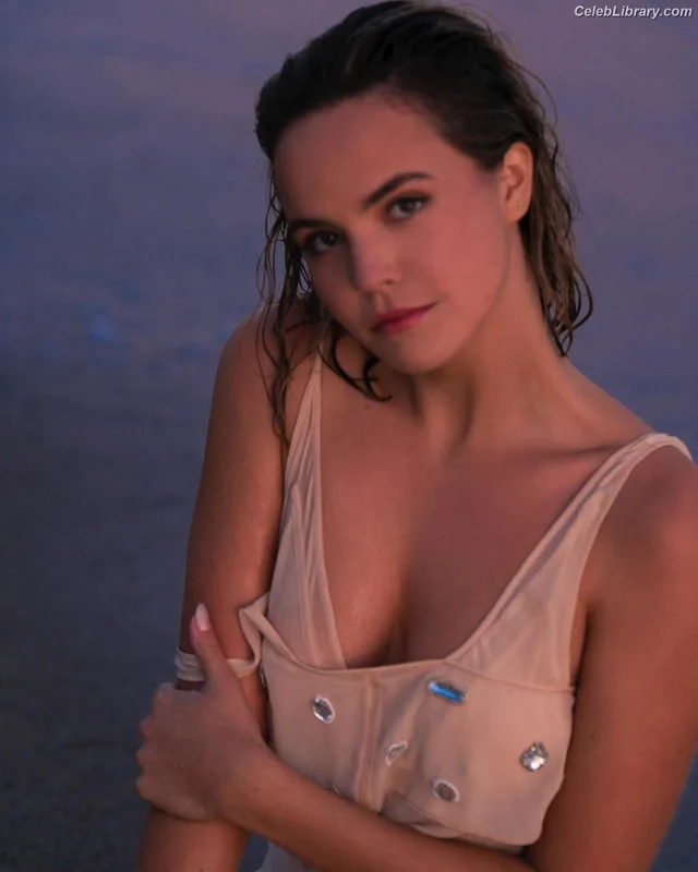 Bailee Madison photo 15 of 422