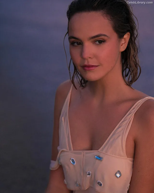 Bailee Madison photo 16 of 422