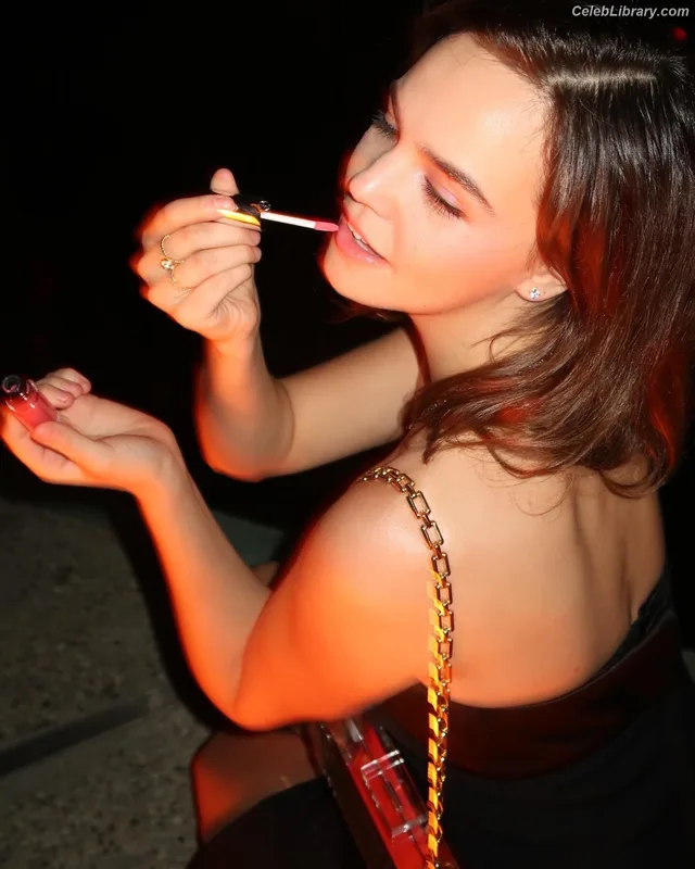 Bailee Madison photo 9 of 422