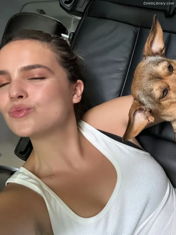 Bailee Madison photo 22 of 422