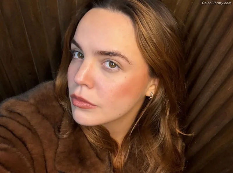 Bailee Madison photo 23 of 422