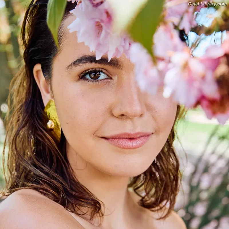 Bailee Madison photo 13 of 422