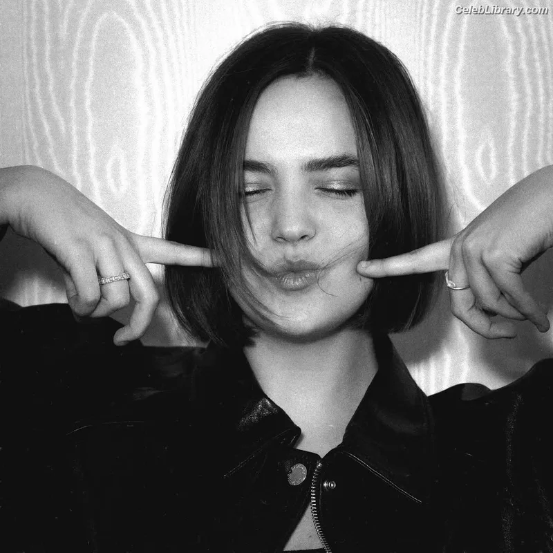 Bailee Madison photo 19 of 422