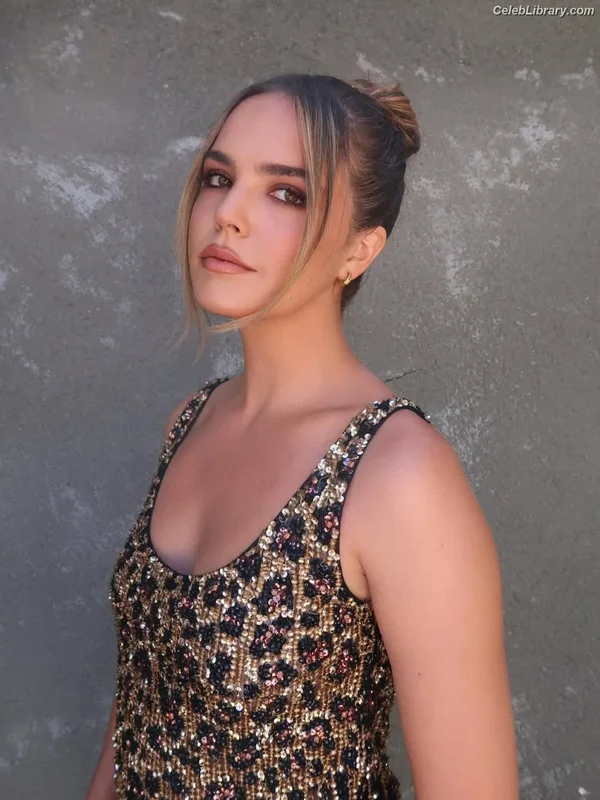 Bailee Madison photo 2 of 422