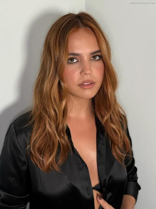 Bailee Madison photo 12 of 422
