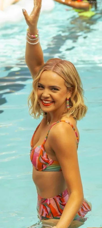 Bailee Madison photo 18 of 422