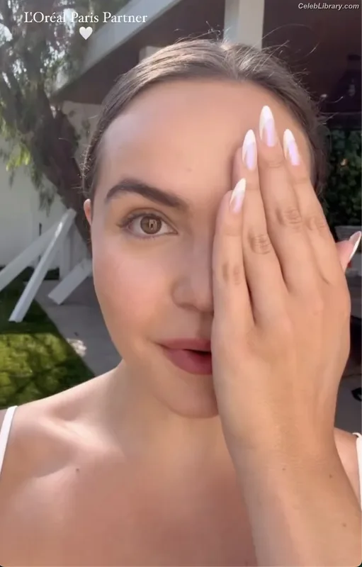 Bailee Madison photo 22 of 422