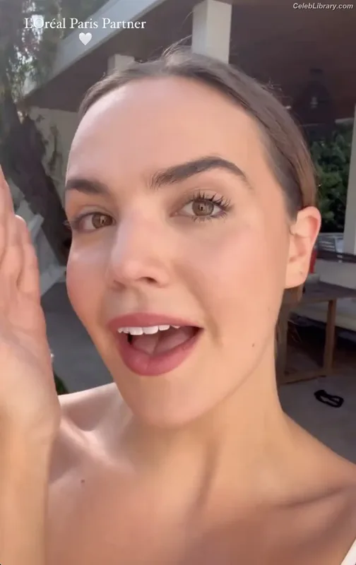 Bailee Madison photo 24 of 422