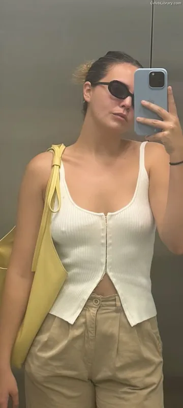 Bailee Madison photo 24 of 422