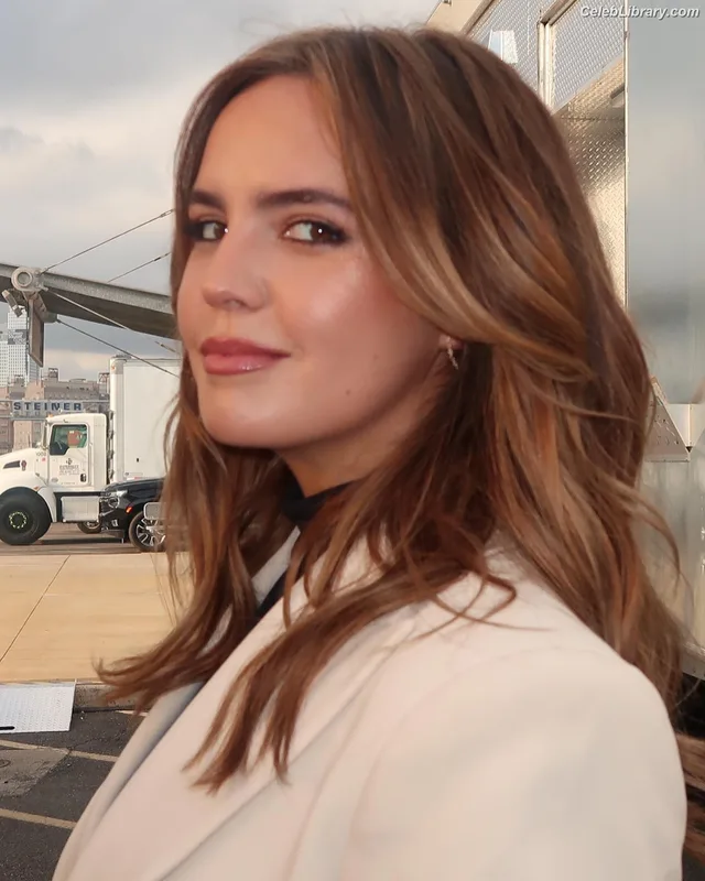 Bailee Madison photo 2 of 422