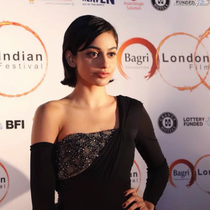 Banita Sandhu photo 4 of 68