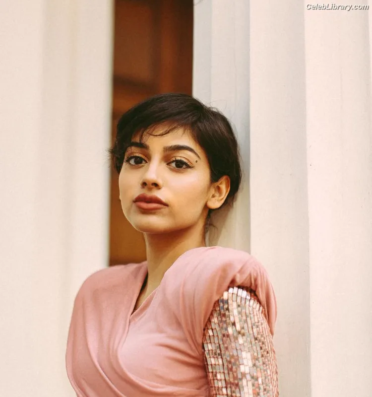 Banita Sandhu photo 9 of 68