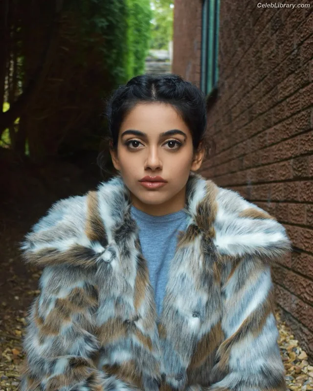 Banita Sandhu photo 10 of 68