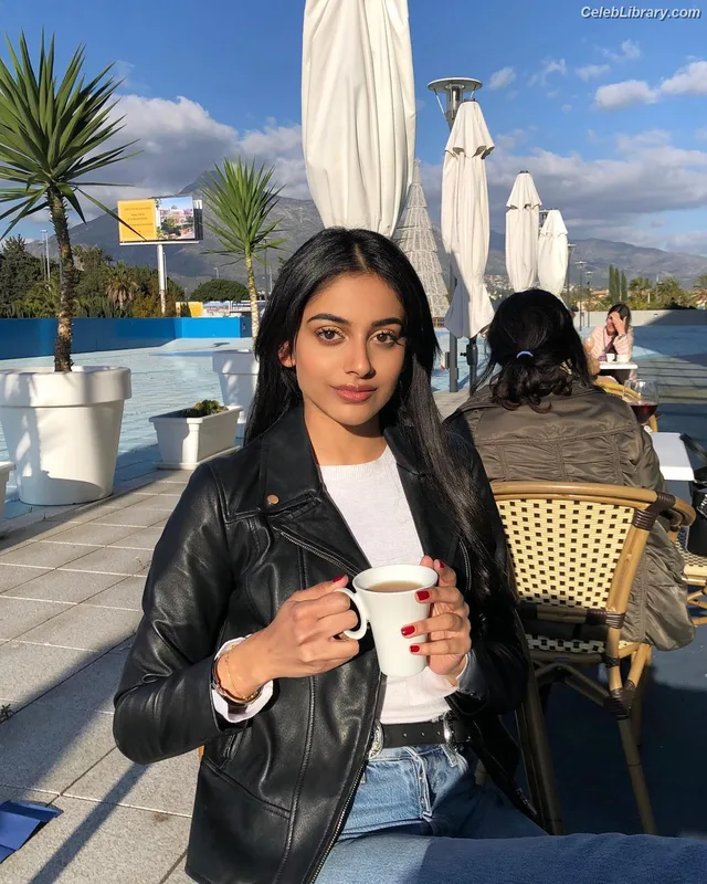 Banita Sandhu photo 24 of 68