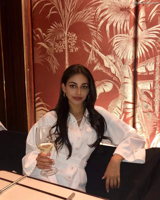 Banita Sandhu photo 1 of 68