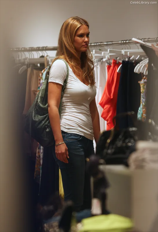 Bar Refaeli photo 7 of 422