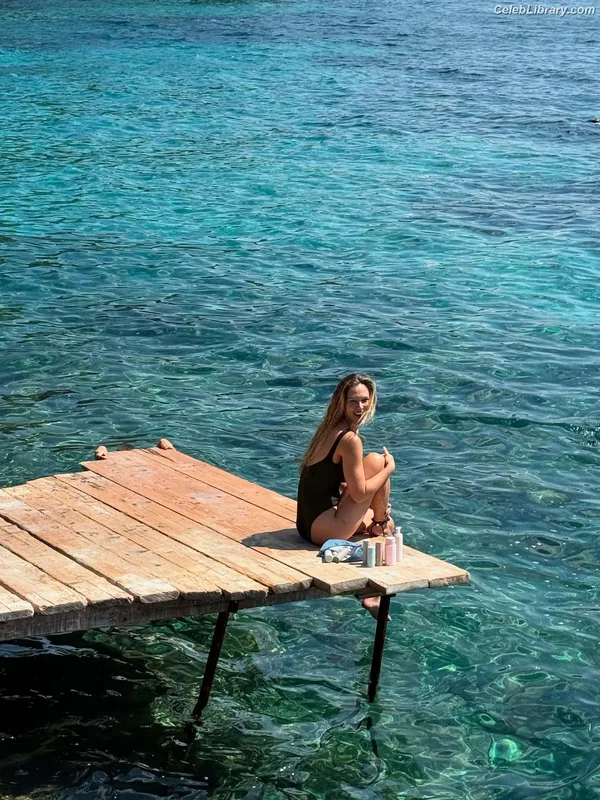 Bar Refaeli photo 10 of 422